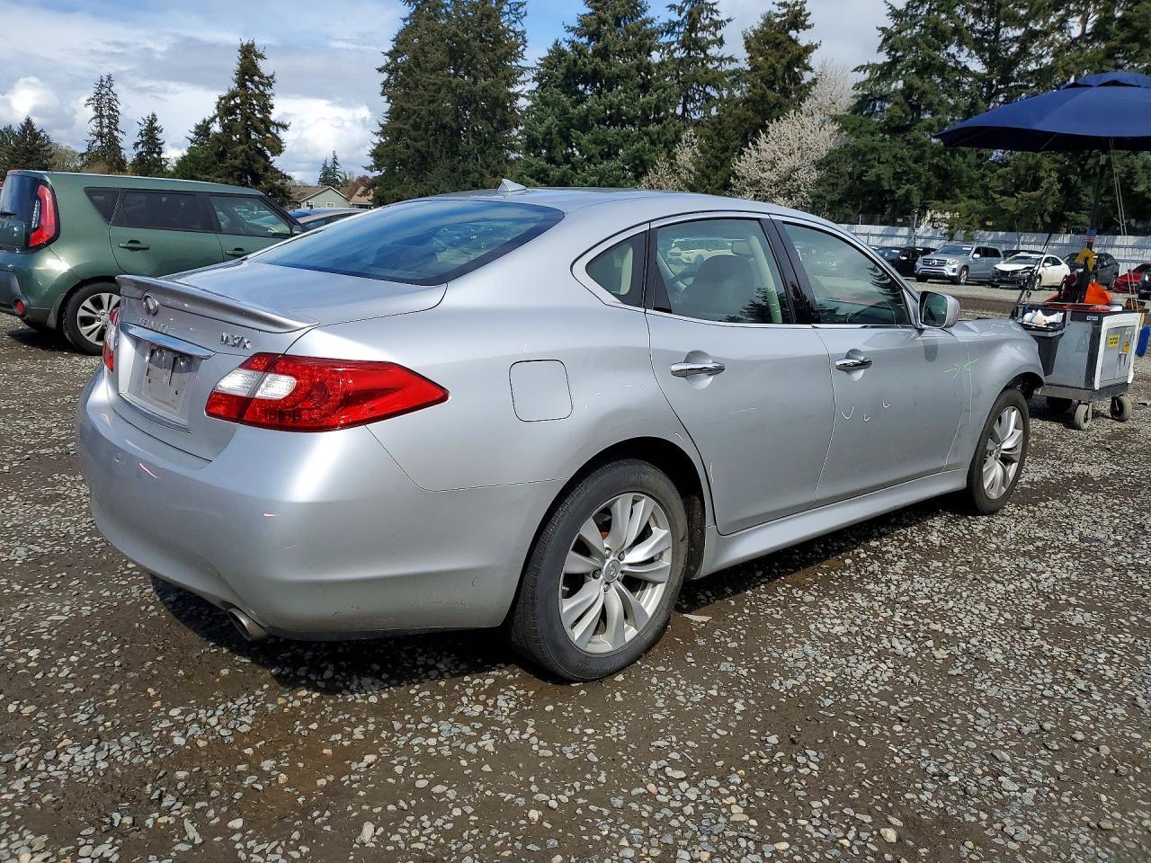 2011 Infiniti M37 X - Image 3