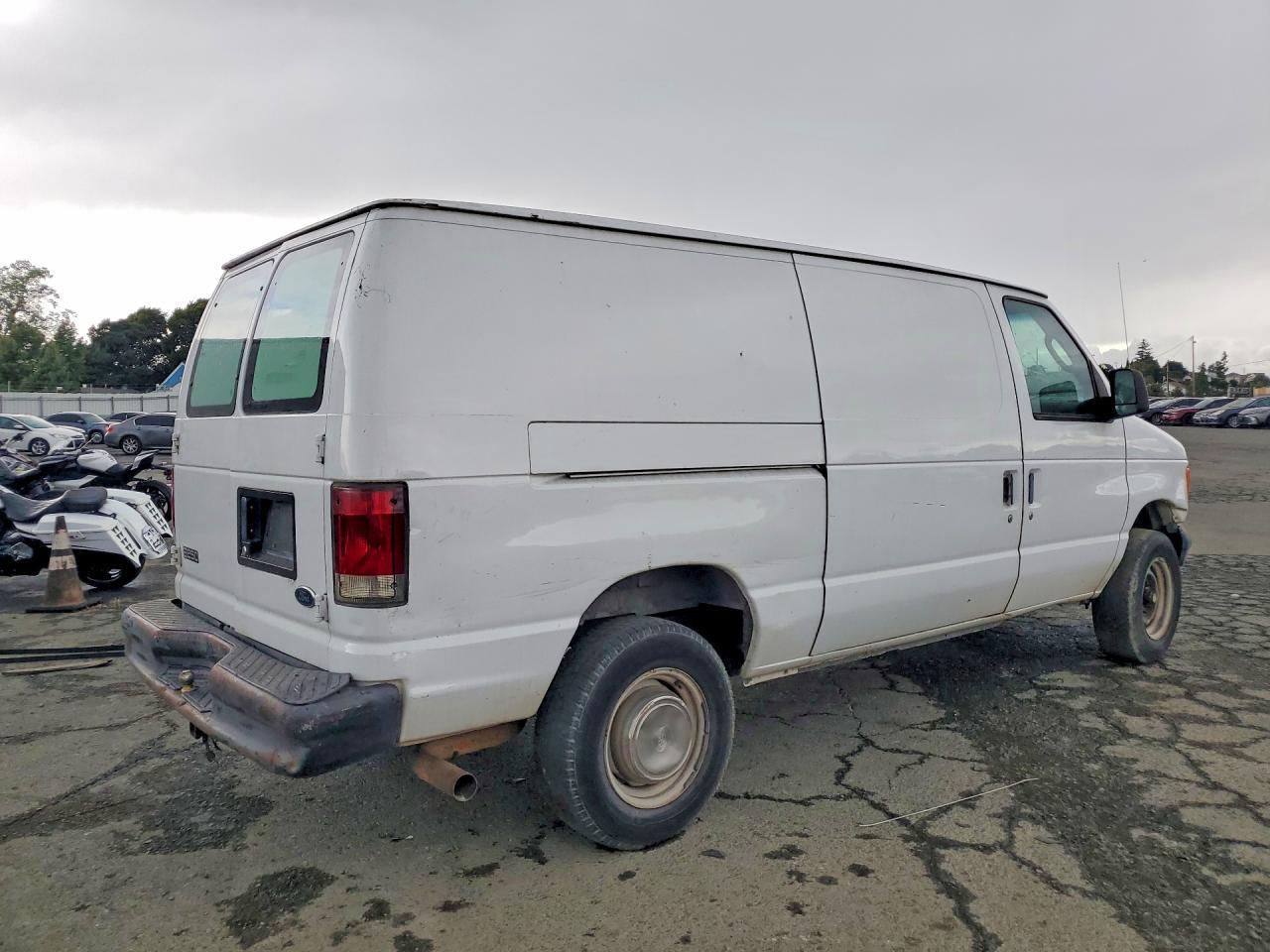 2005 Ford Econoline E250 Van - Фото 3