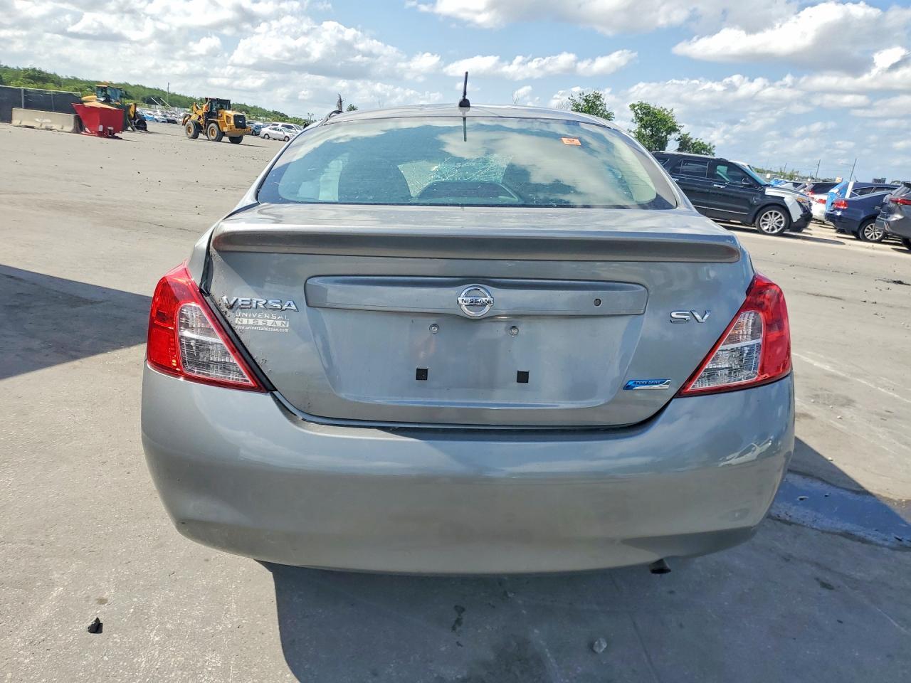 2012 Nissan Versa 1.6 S - Фото 6