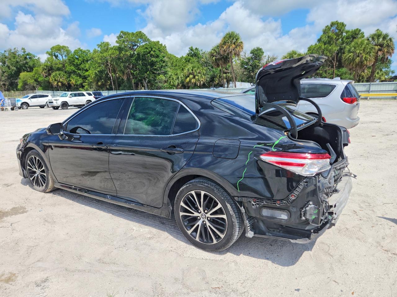 2018 Toyota Camry Xle - Image 2
