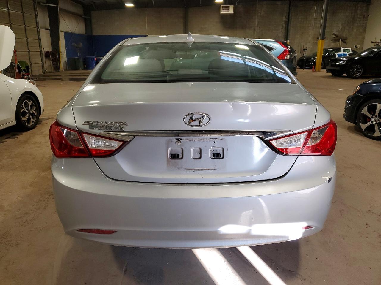 2011 Hyundai Sonata Gls - Image 6