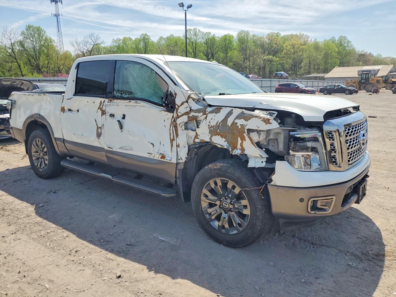 2017 Nissan Titan Platinum Reserve - Фото 4