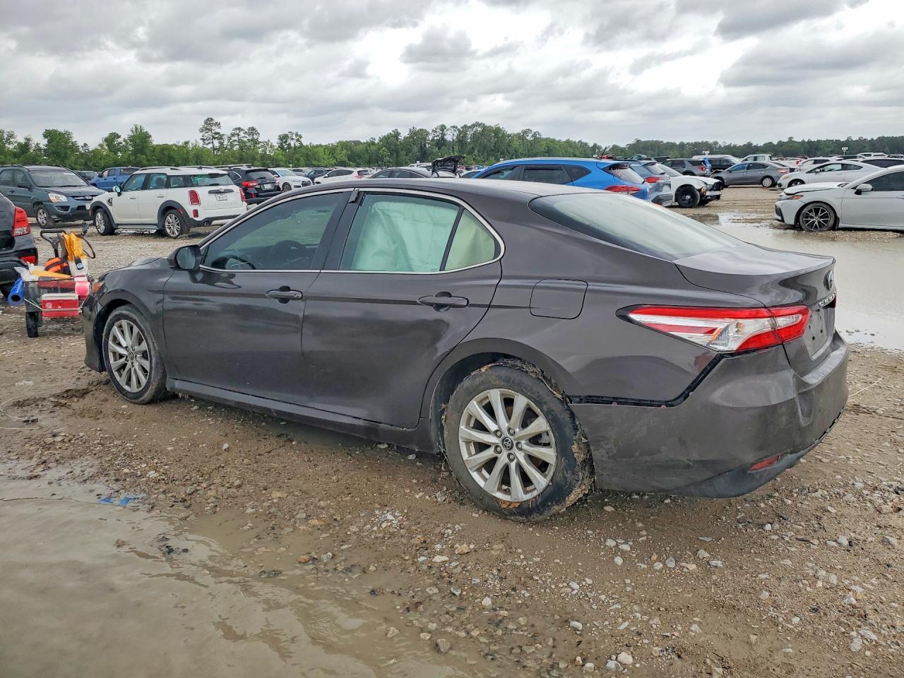 2018 Toyota Camry Le - Фото 2