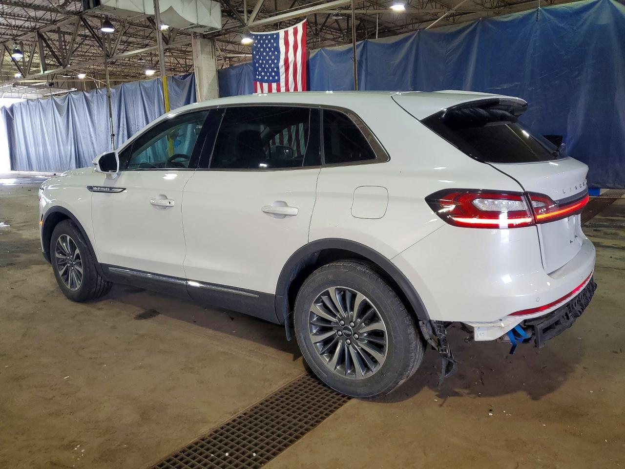2023 Lincoln Nautilus - Image 2