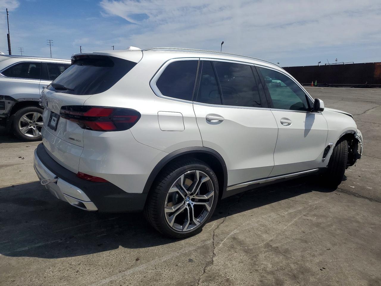 2026 BMW X5 xDrive40I - Фото 3