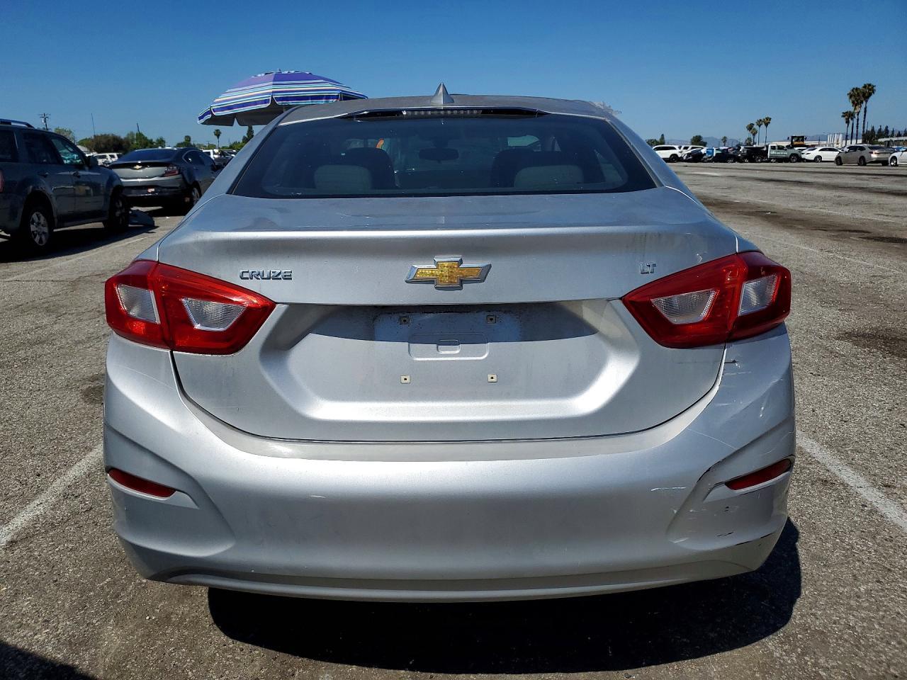 2017 Chevrolet Cruze - Фото 6