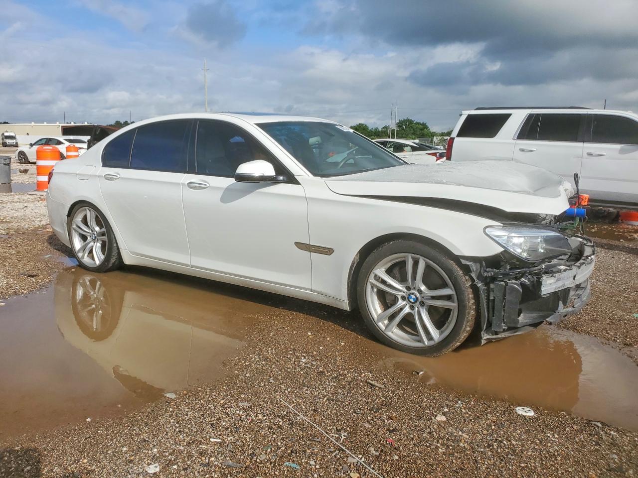 2014 BMW 740 I - Фото 4