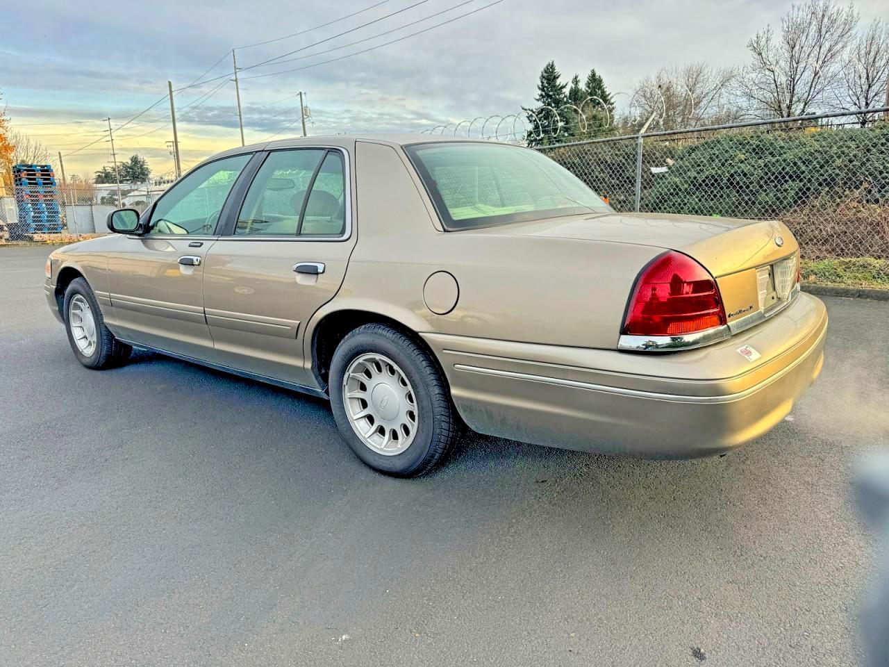 2001 Ford Crown Victoria Lx - Фото 3