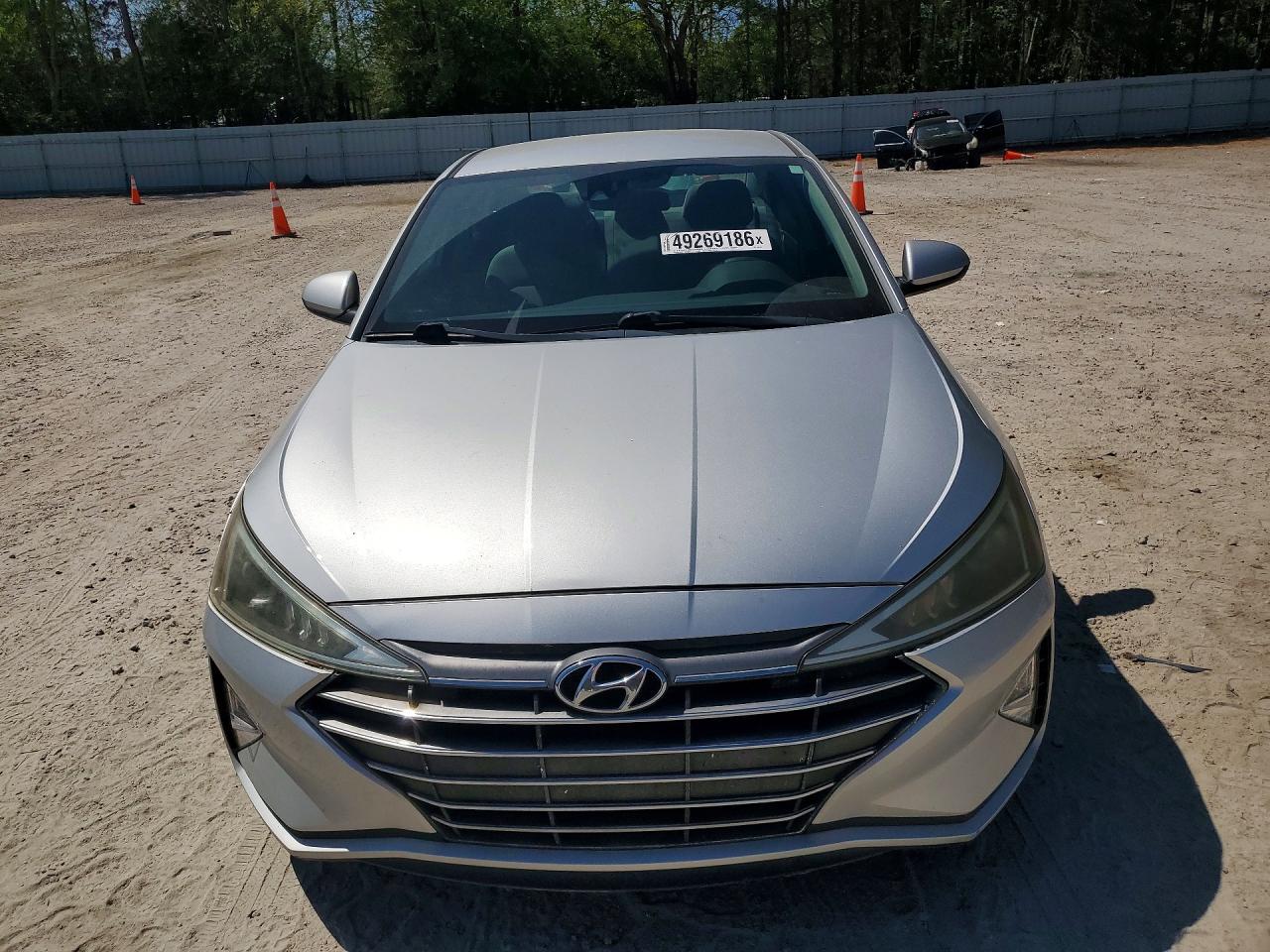 2020 Hyundai Elantra Se - Image 5