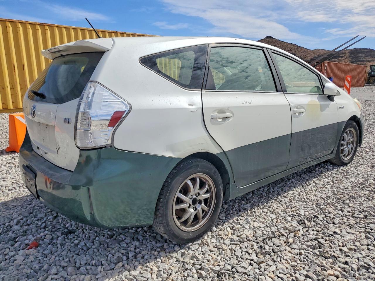 2014 Toyota Prius V Two - Фото 3