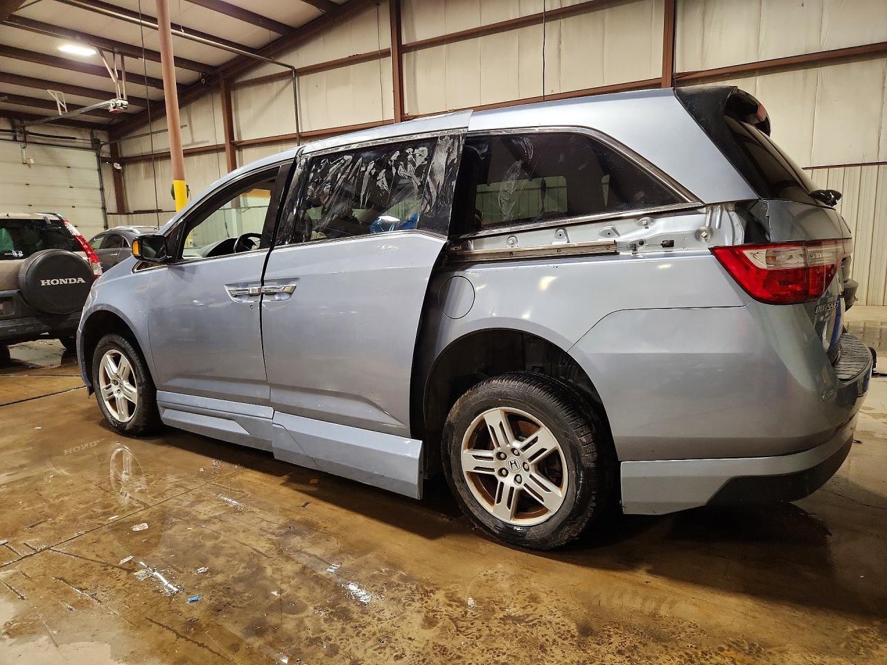 2012 Honda Odyssey Touring - Фото 2