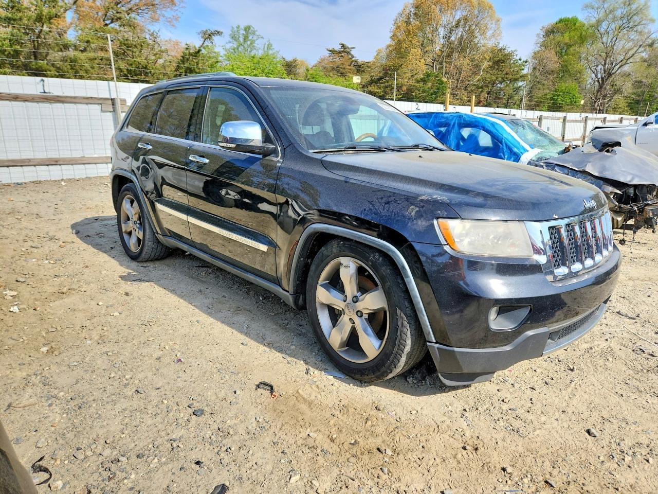 2011 Jeep Grand Cherokee Overland - Image 4