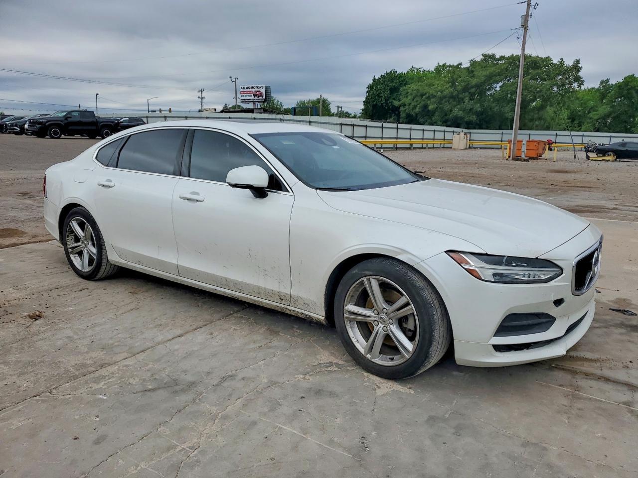 2018 Volvo S90 T5 Momentum - Image 4