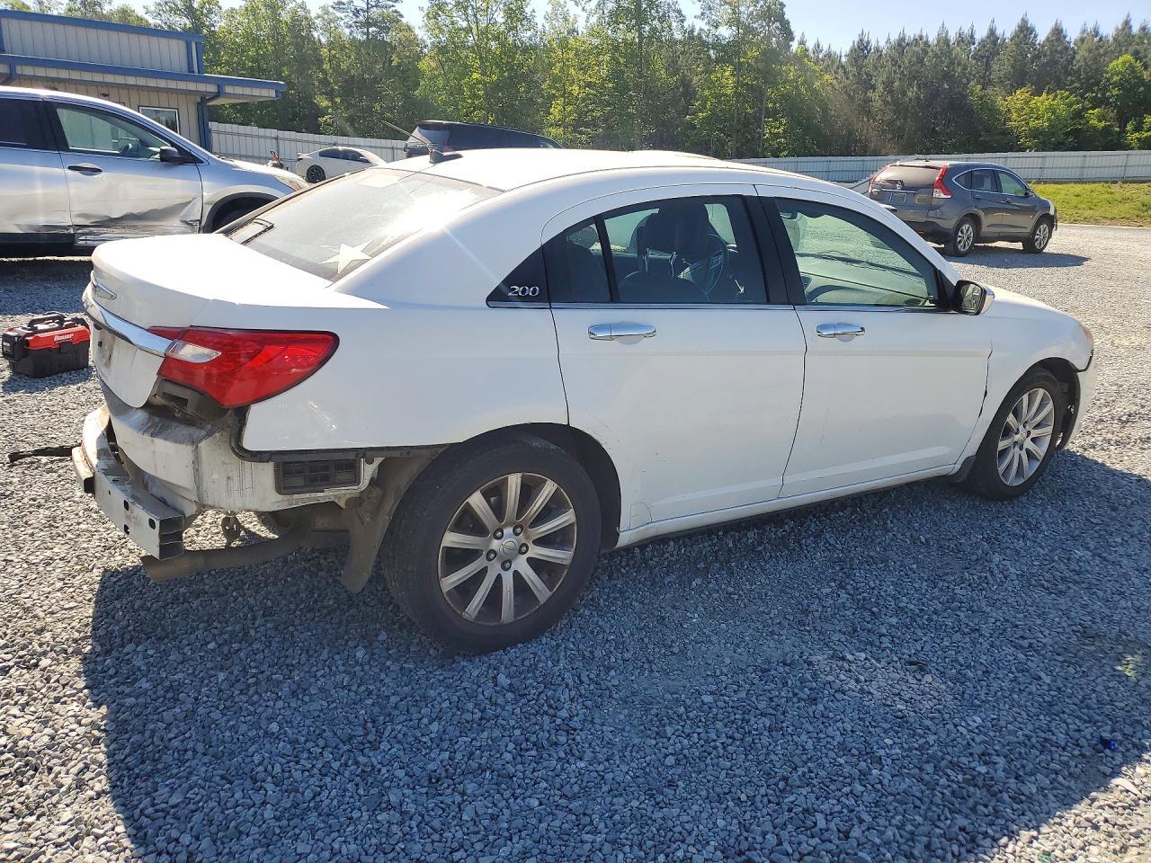 2013 Chrysler 200 Limited - Image 3