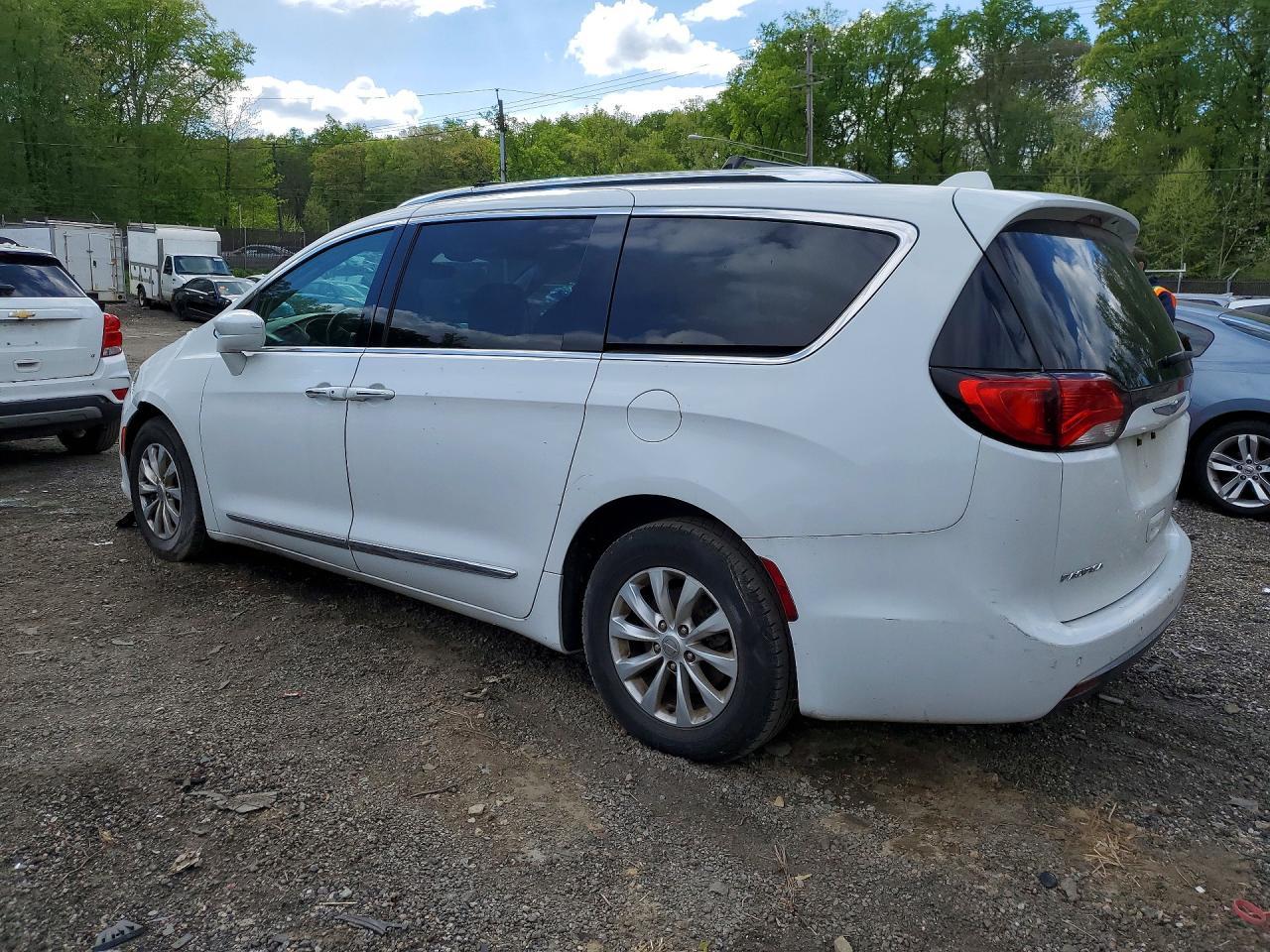 2019 Chrysler Pacifica Touring L - Фото 2
