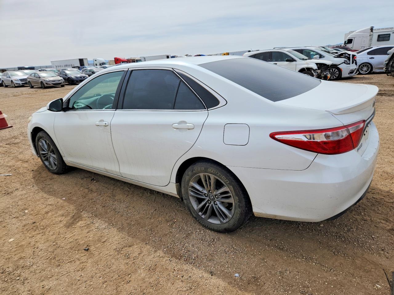 2017 Toyota Camry Se - Фото 2