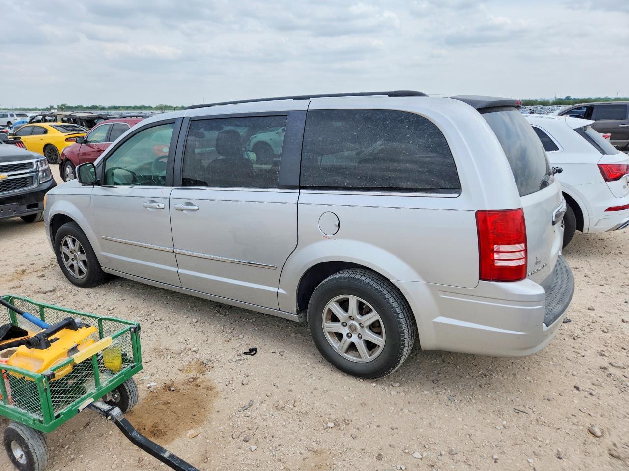 2010 Chrysler Town & Country Touring - Image 2