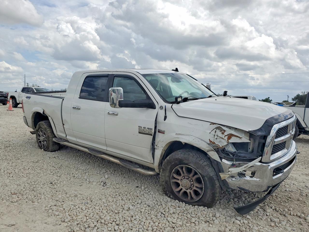 2015 Ram 2500 Laramie - Фото 4