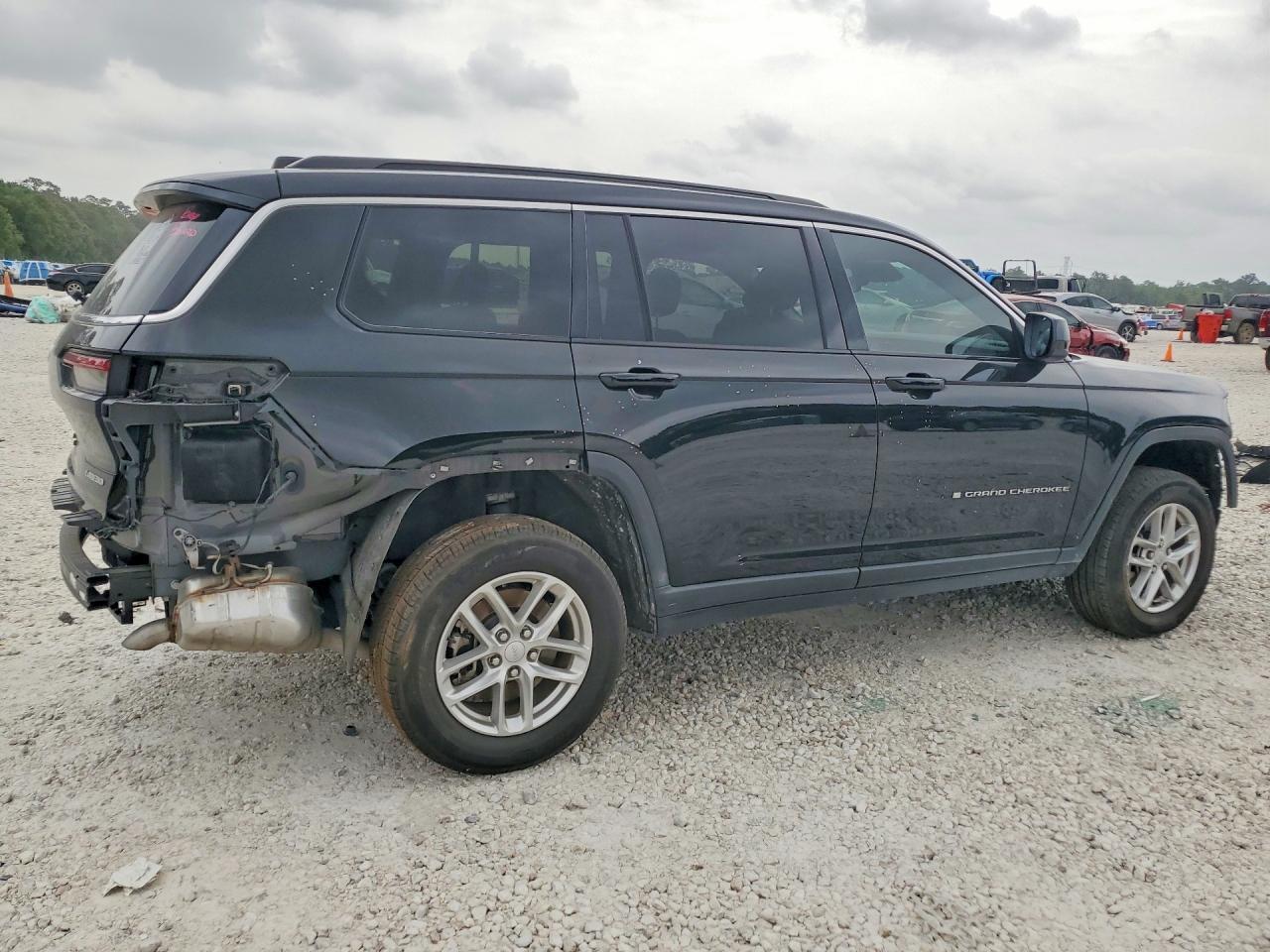 2024 Jeep Grand Cherokee L Laredo - Image 3