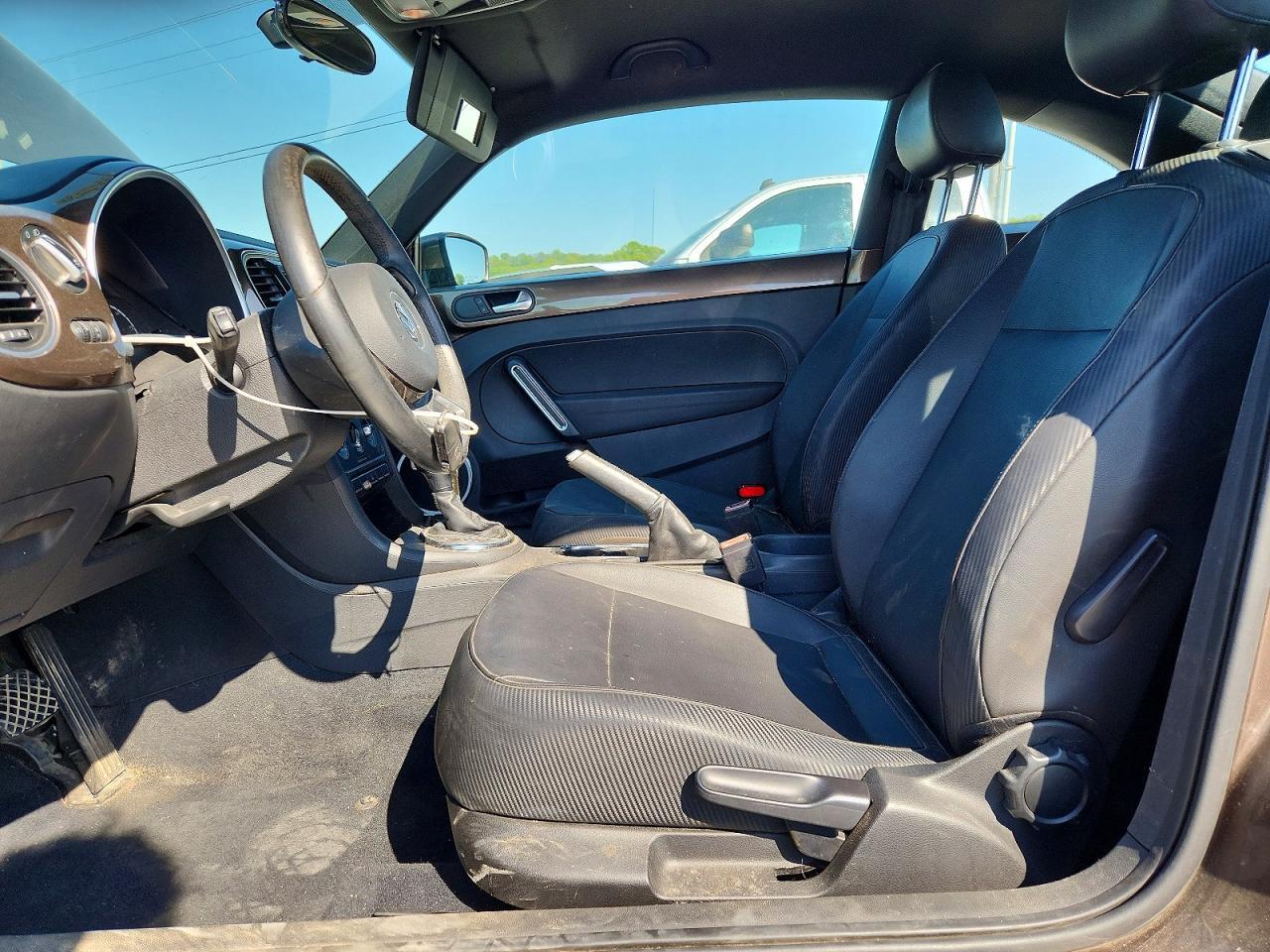 2013 Volkswagen Beetle - Фото 7