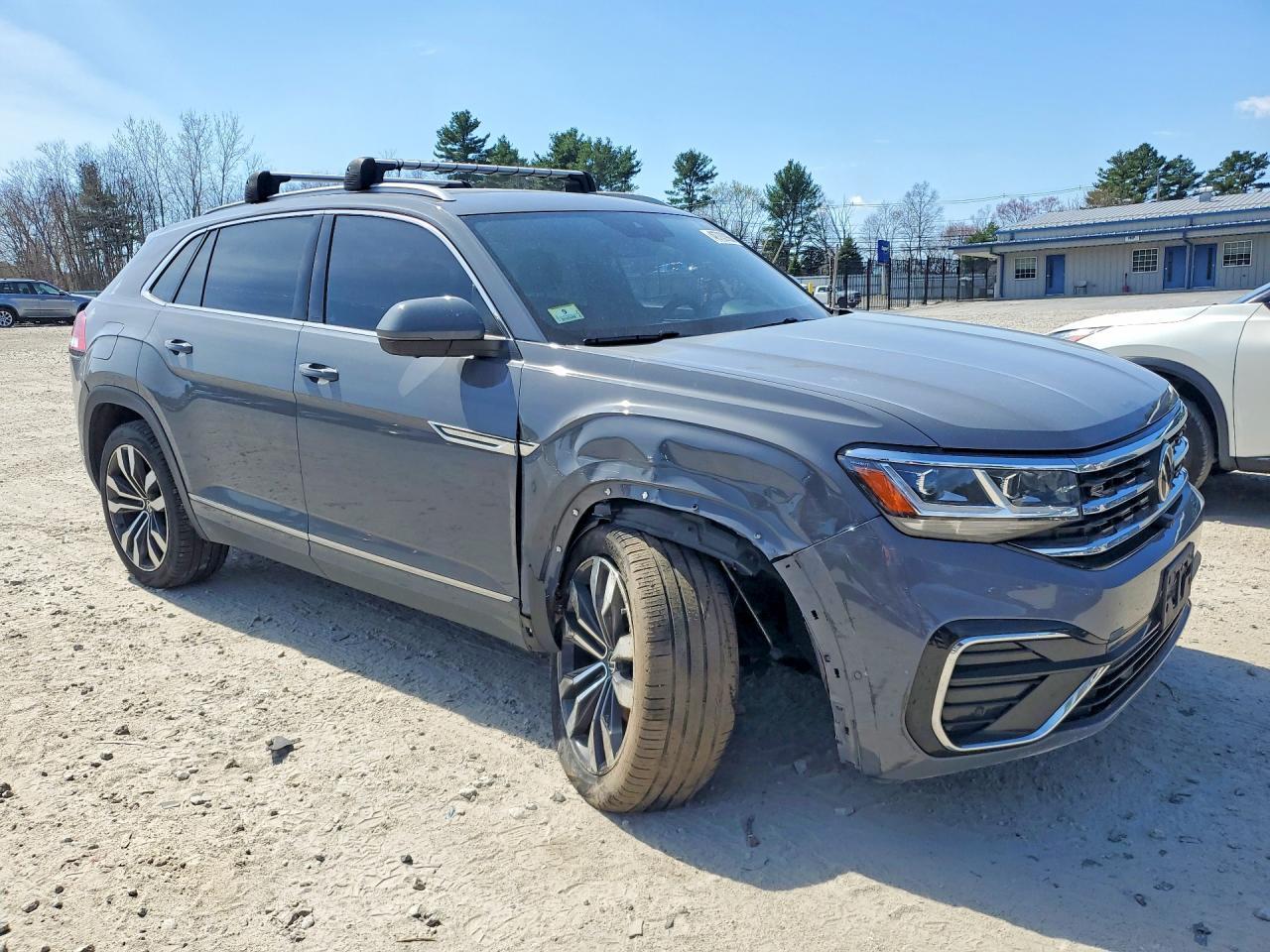 2022 Volkswagen Atlas Cross Sport Sel Premium R-Line - Image 4