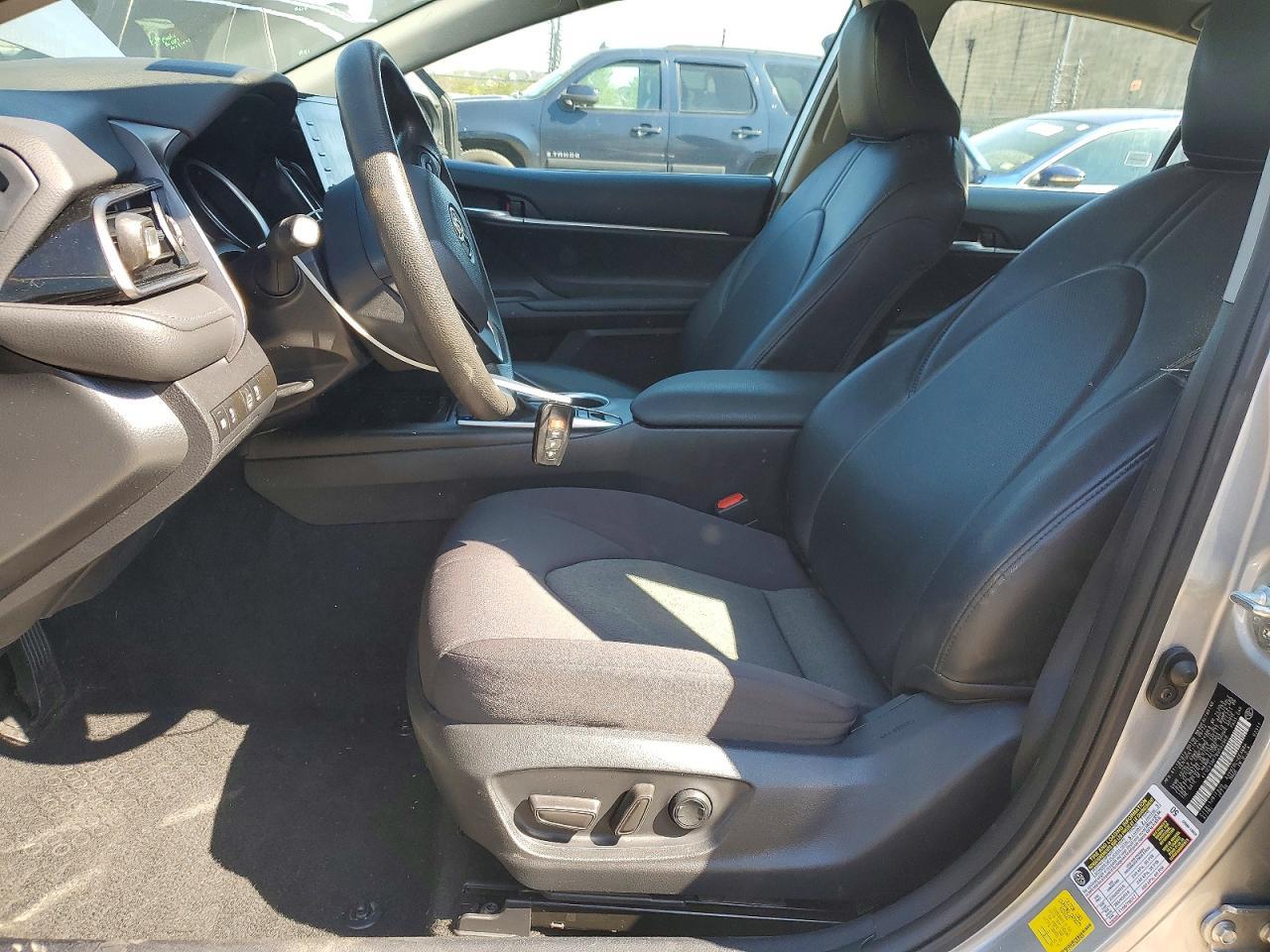 2022 Toyota Camry Le - Фото 7