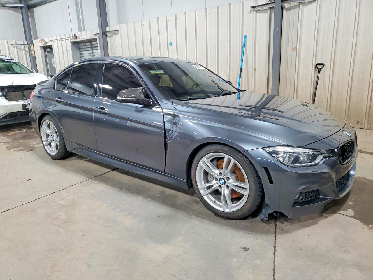 2016 BMW 340 Xi - Фото 4