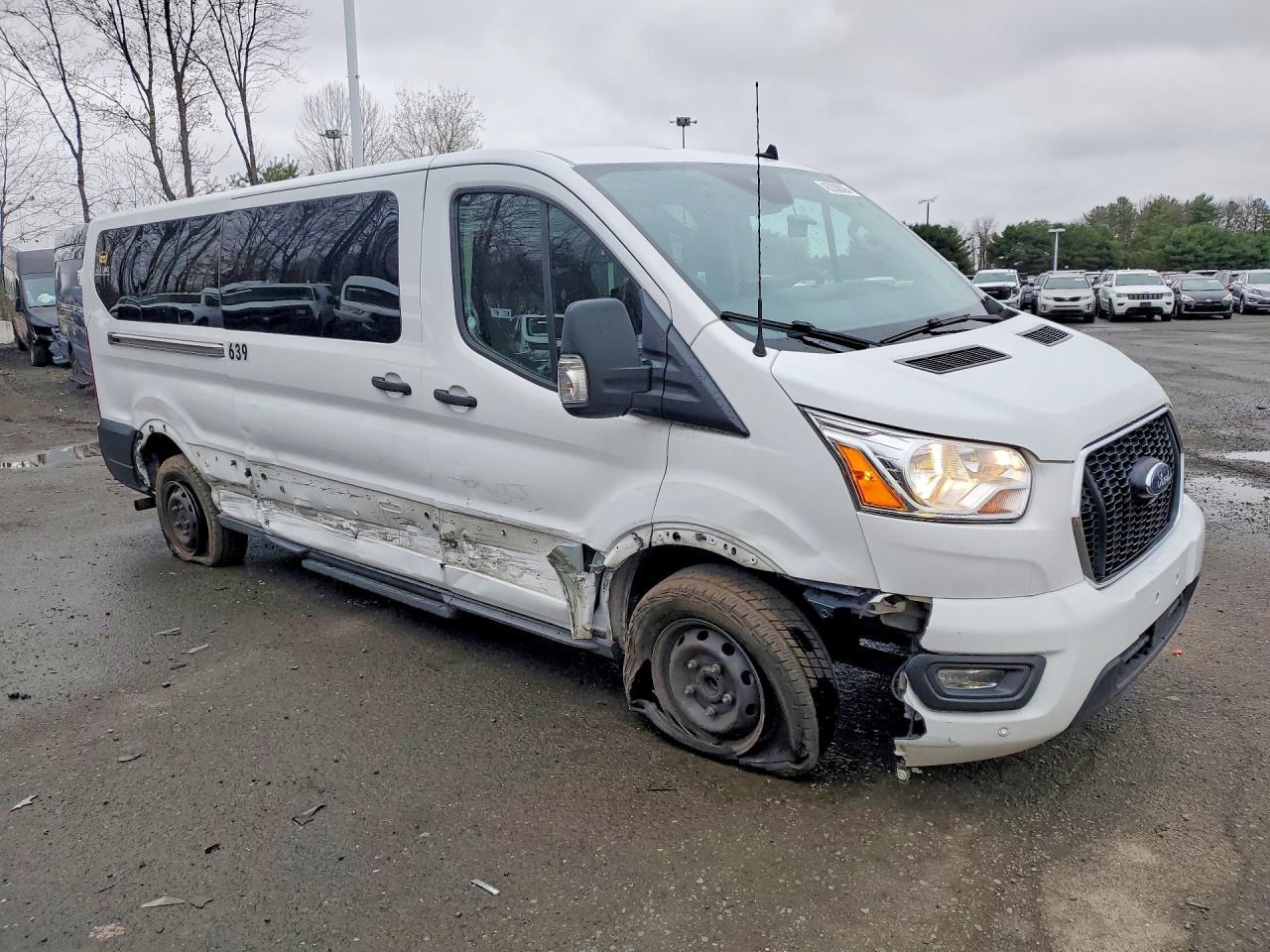2022 Ford Trans - Image 4