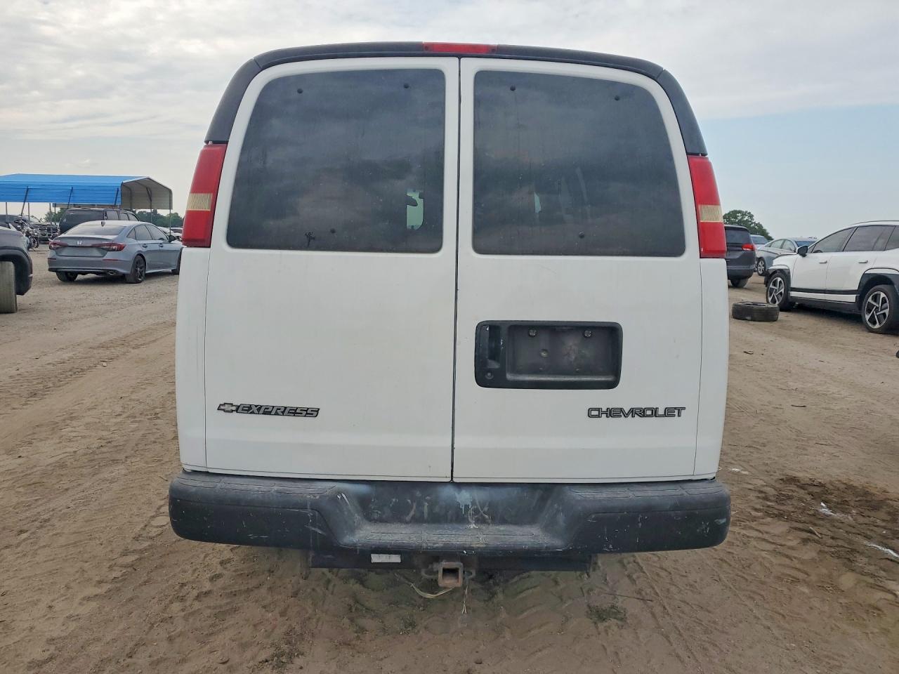 2004 Chevrolet Express G1500 - Image 6