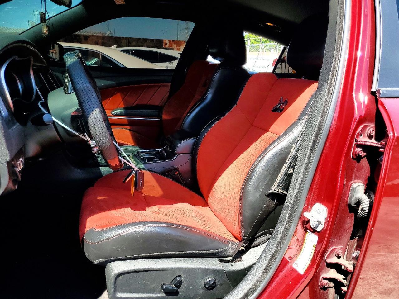 2018 Dodge Charger R - Image 7