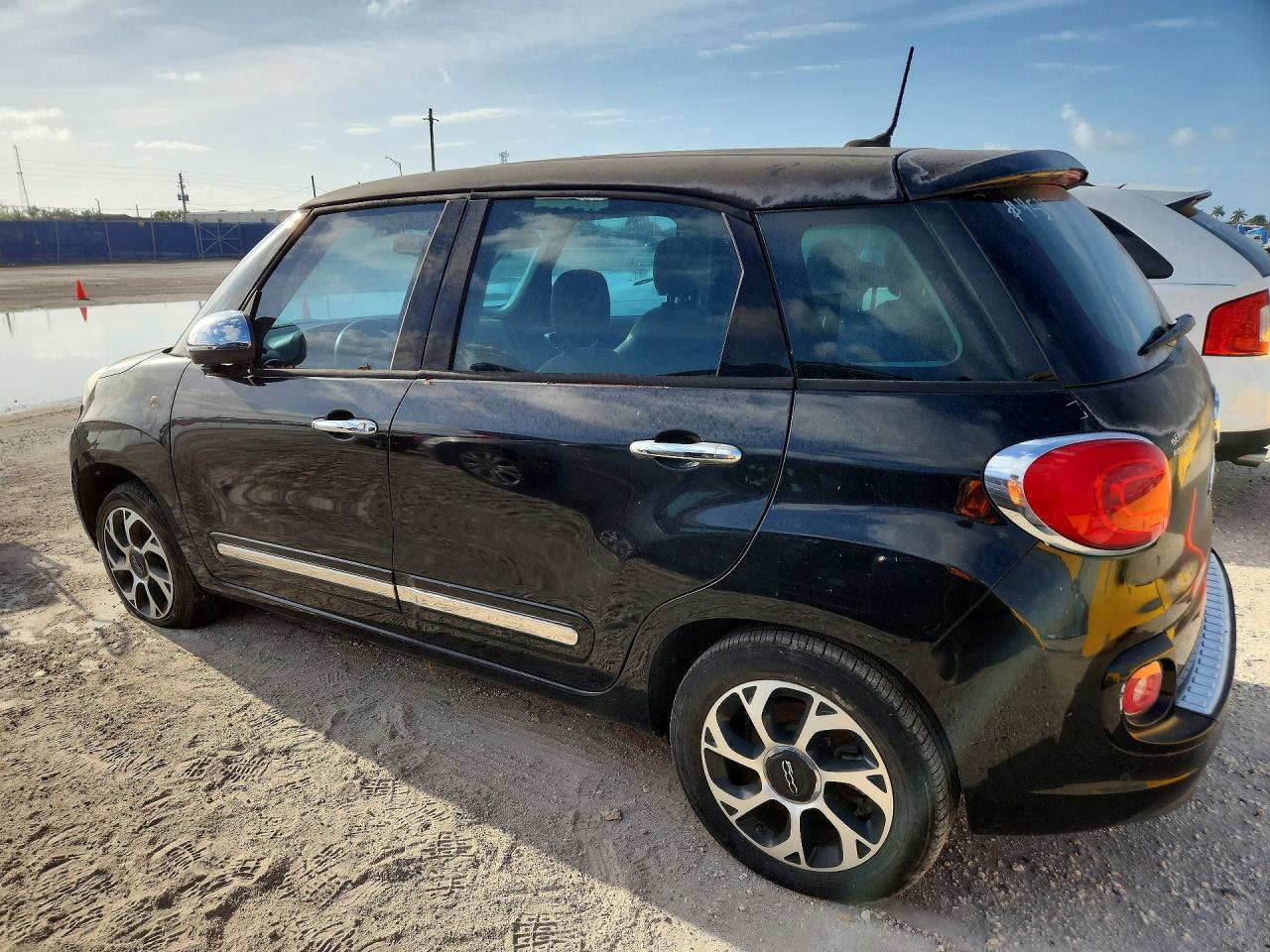 2014 Fiat 500L Lounge - Image 2