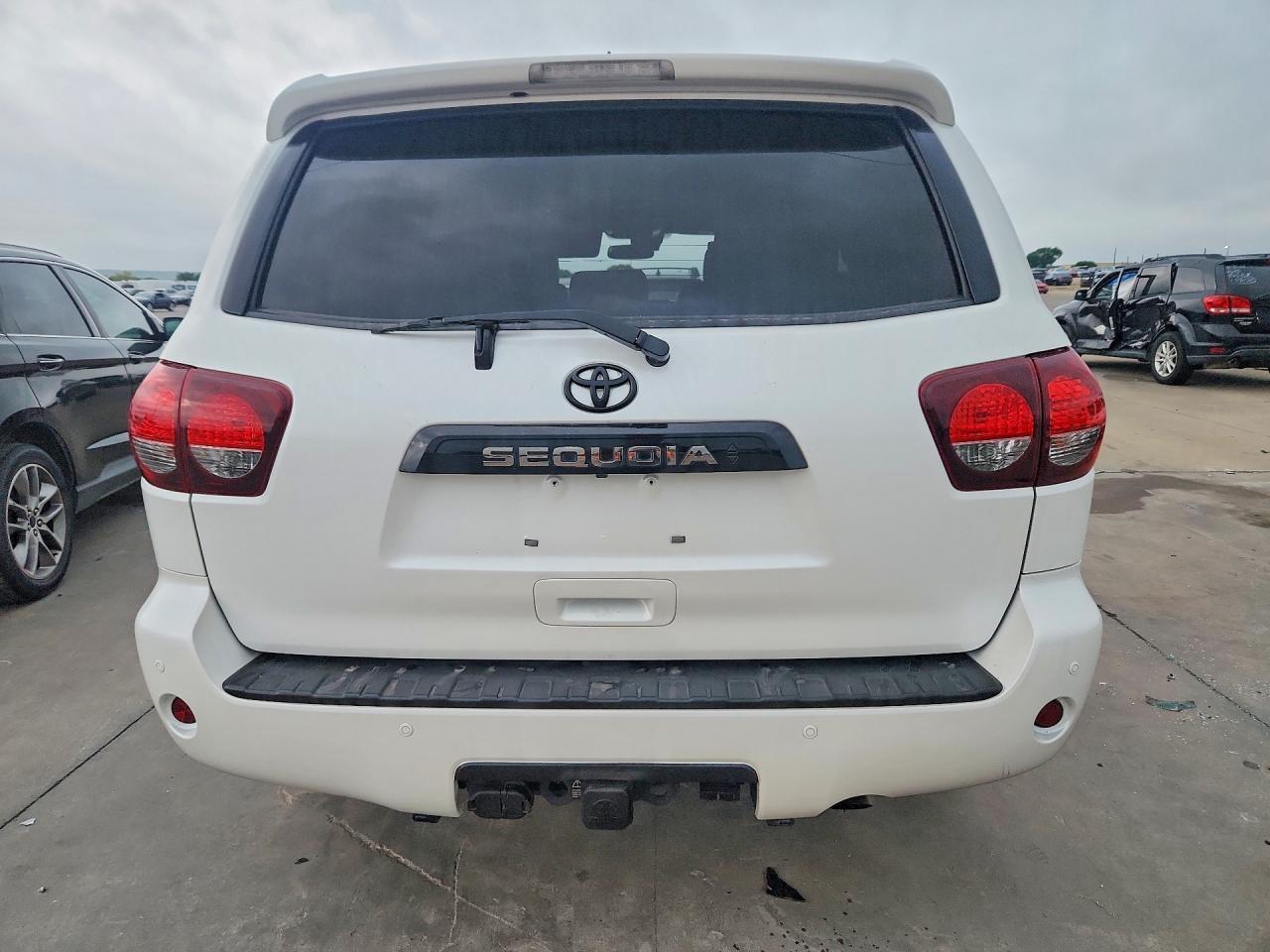 2021 Toyota Sequoia Night Shade - Фото 6