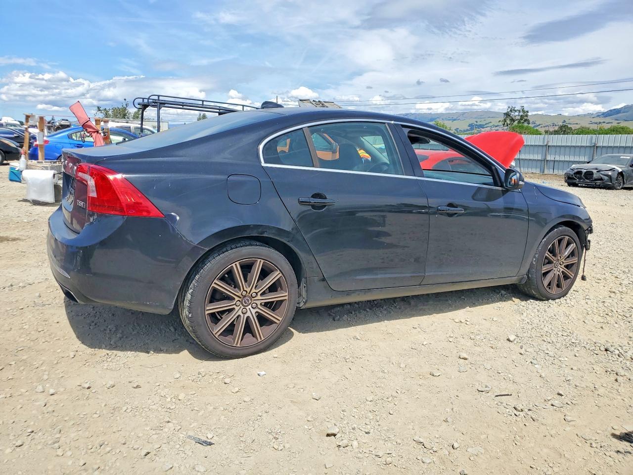 2018 Volvo S60 Inscription - Image 3