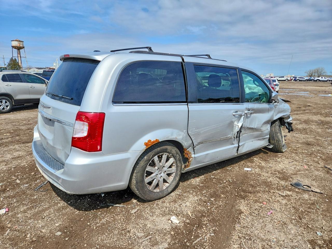 2011 Chrysler Town & Country Touring L - Фото 3