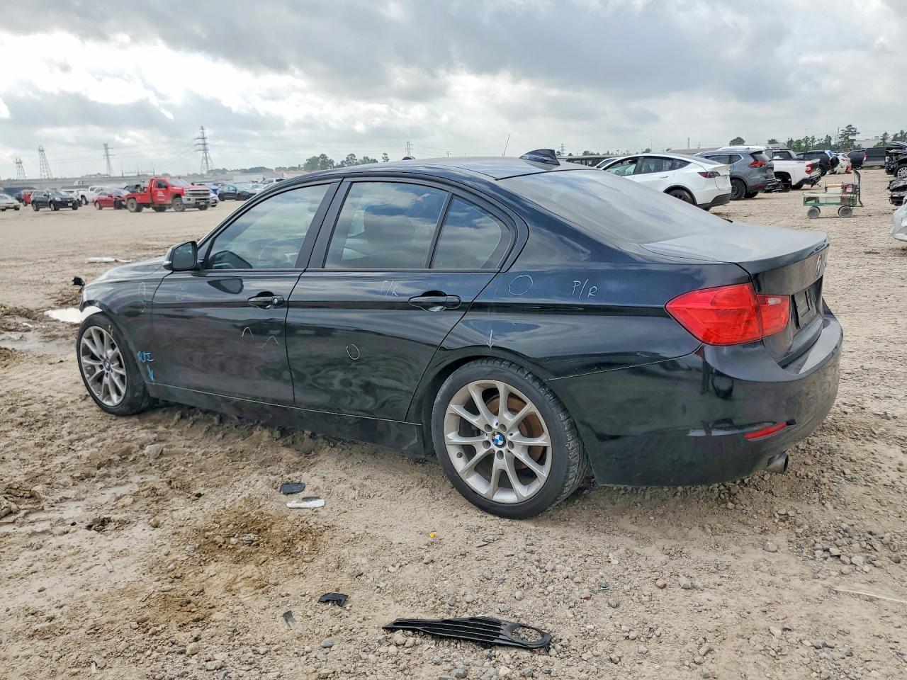 2014 BMW 320 - Image 2