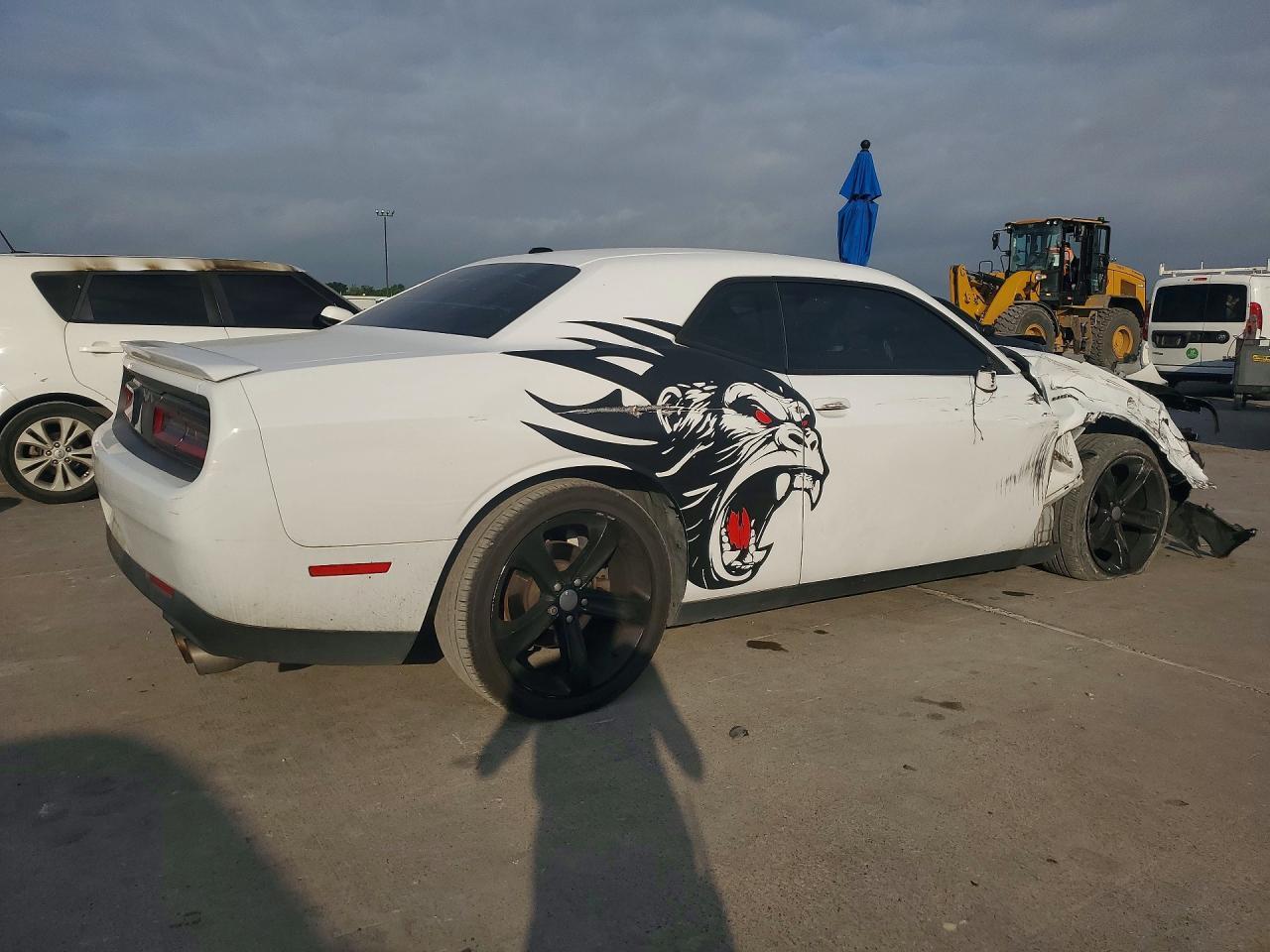 2016 Dodge Challenger R - Image 3