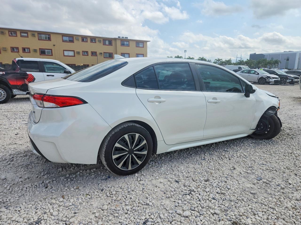 2021 Toyota Corolla Le - Image 3