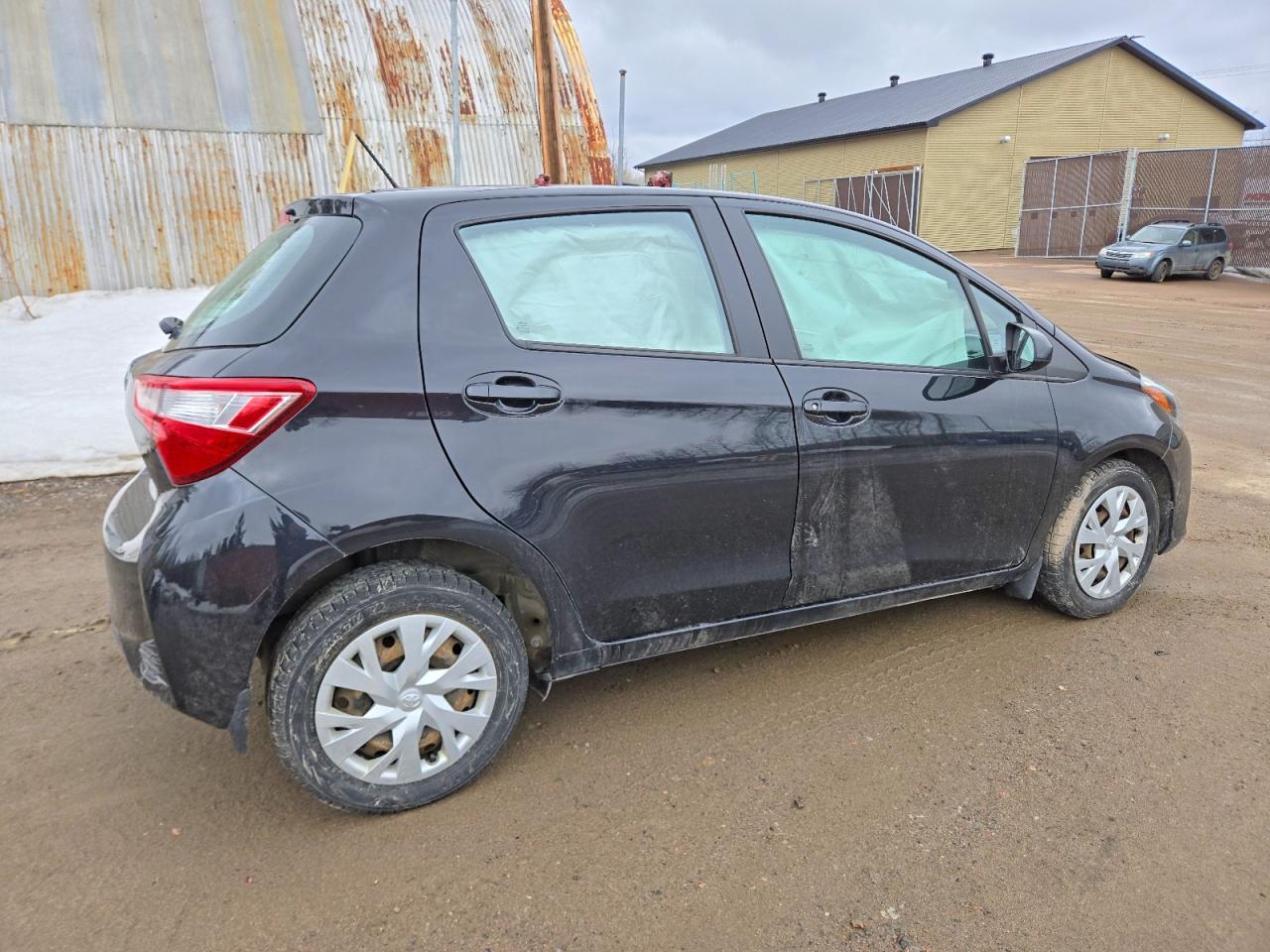 2018 Toyota Yaris 5-Door L - Фото 3