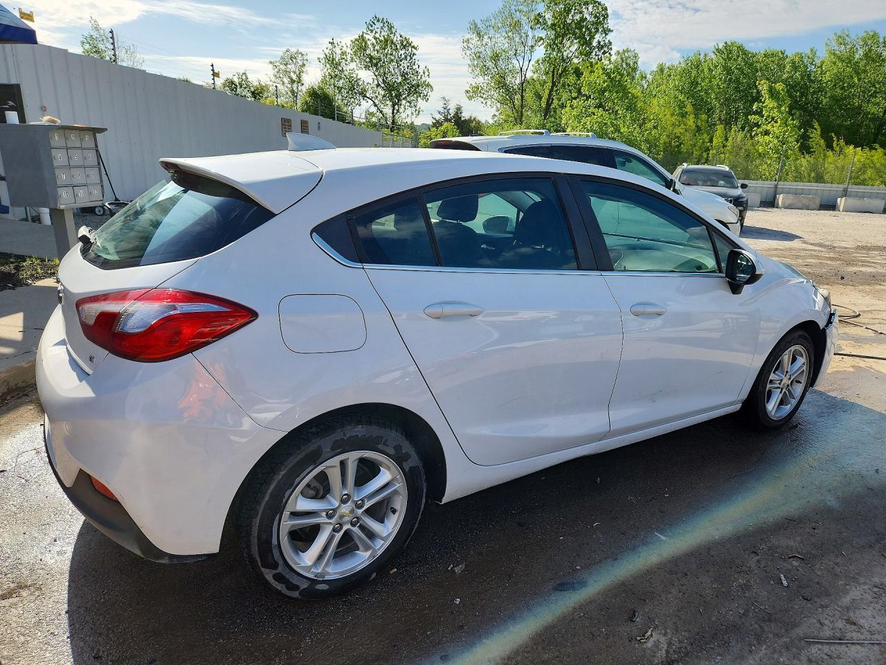 2018 Chevrolet Cruze Lt - Image 3