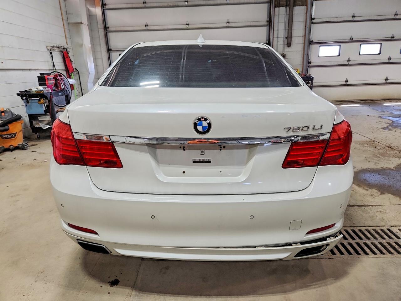 2012 BMW 7 Series 740I Rwd - Фото 6