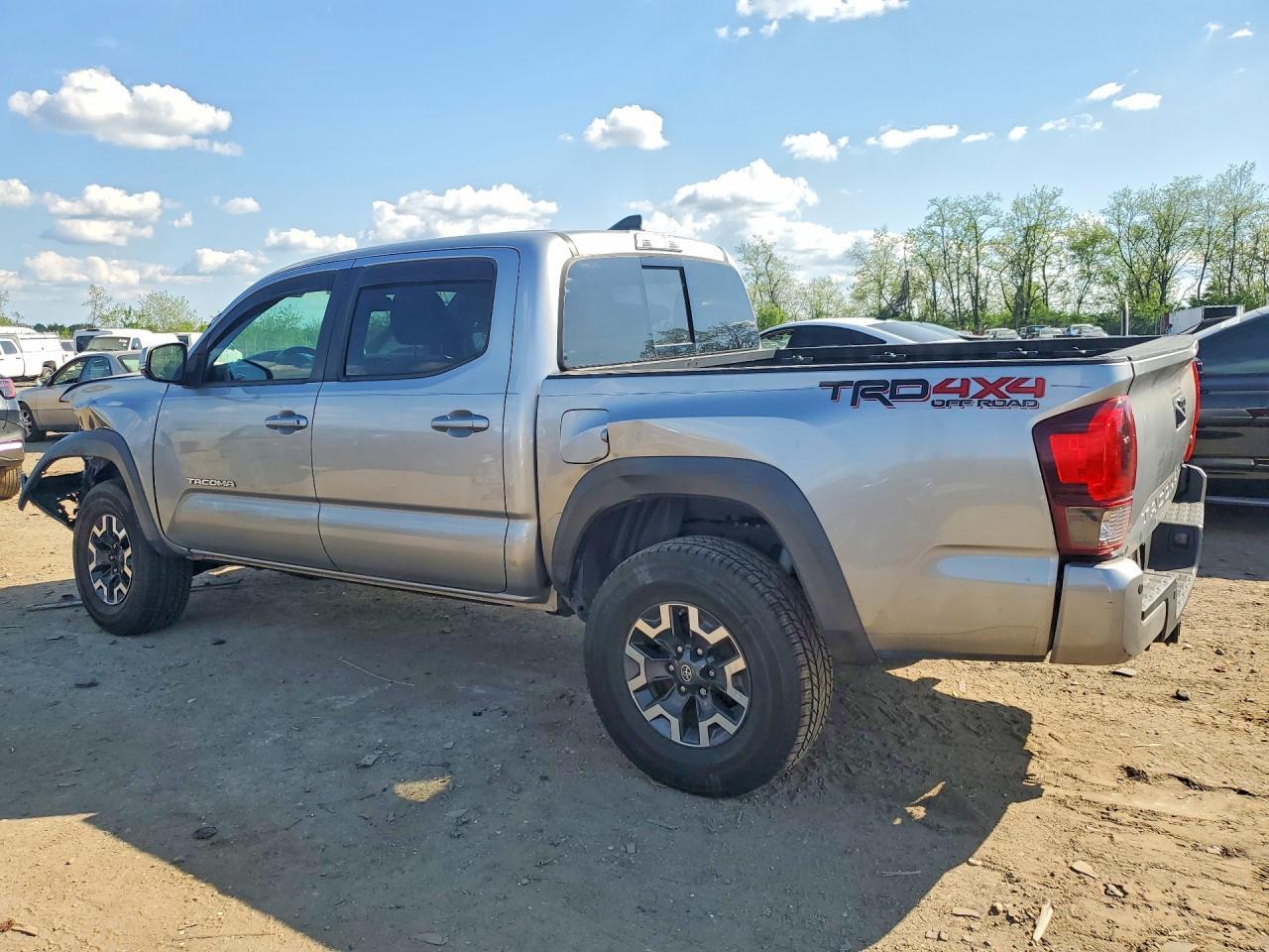 2018 Toyota Tacoma Trd Off-Road - Image 2