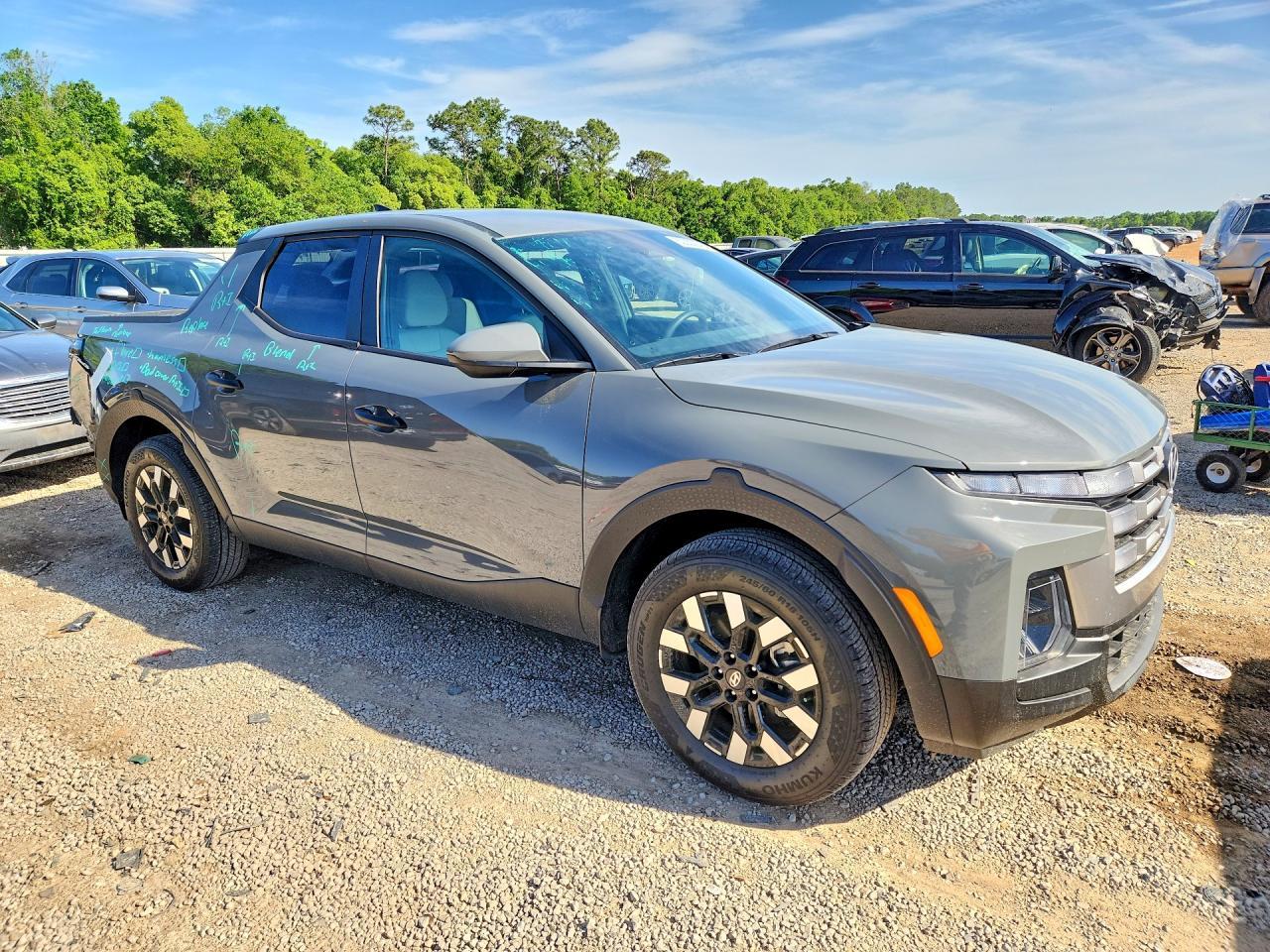 2025 Hyundai Santa Cruz Se - Image 4