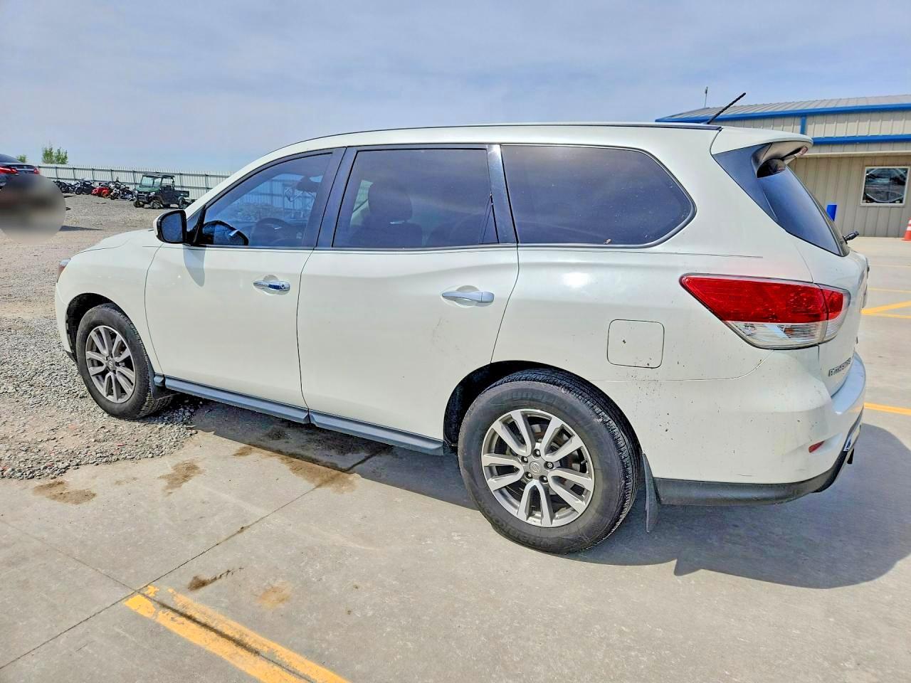 2015 Nissan Pathfinder S - Фото 2