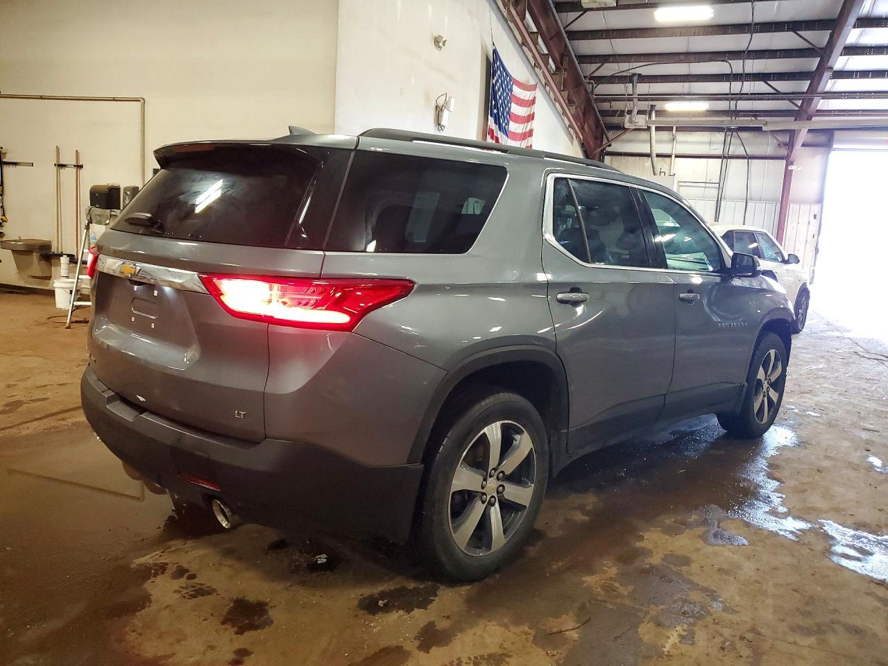 2021 Chevrolet Traverse Lt - Image 3