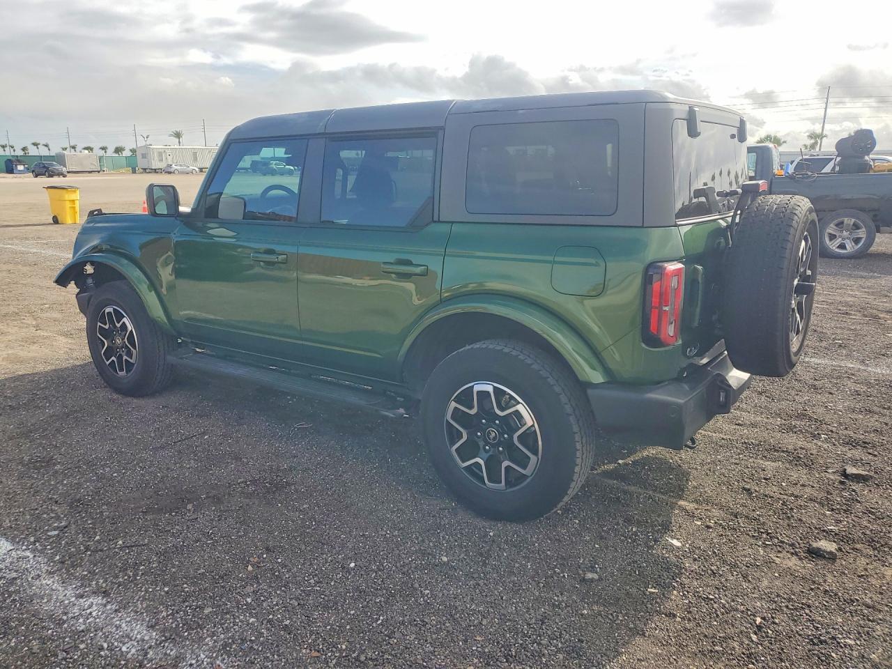 2024 Ford Bronco Outer Banks - Image 2
