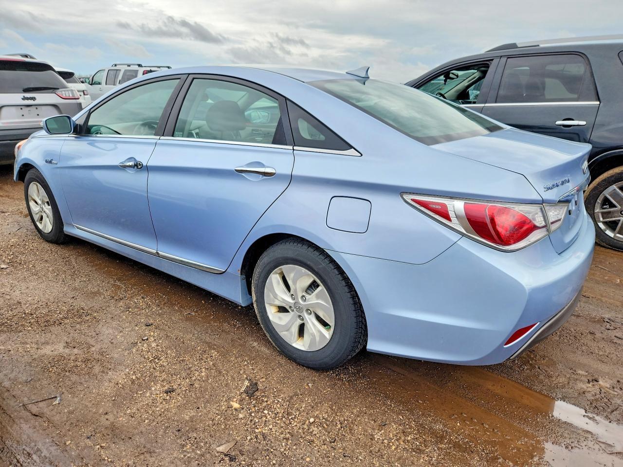 2013 Hyundai Sonata Hybrid - Image 2