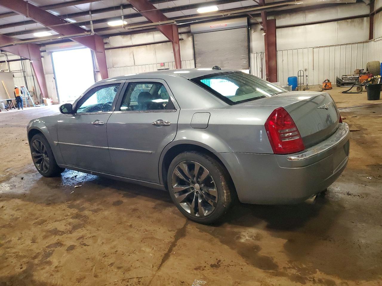 2006 Chrysler 300C - Image 2
