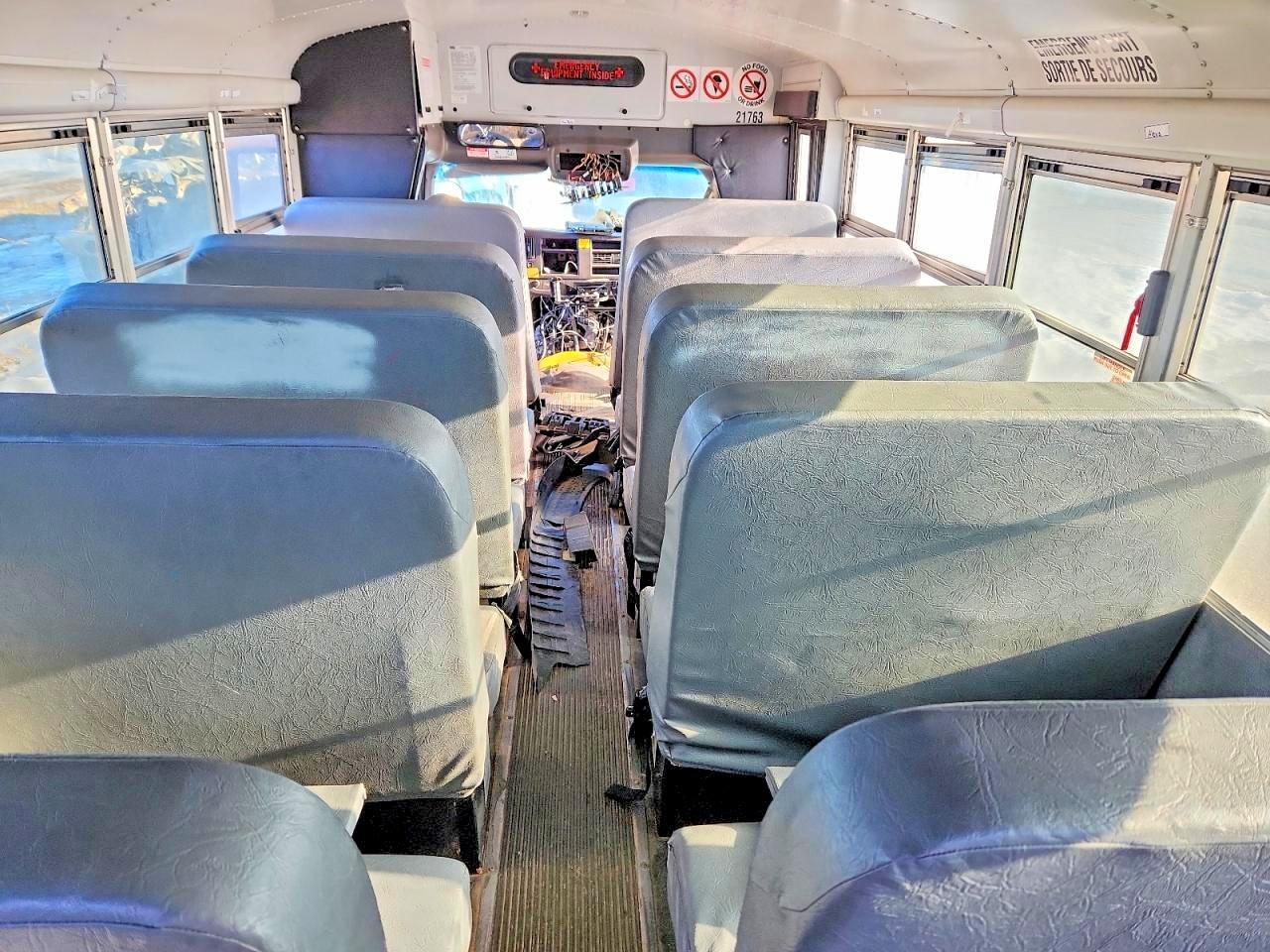 2011 Chevrolet Express Cutaway G3500 - Image 7