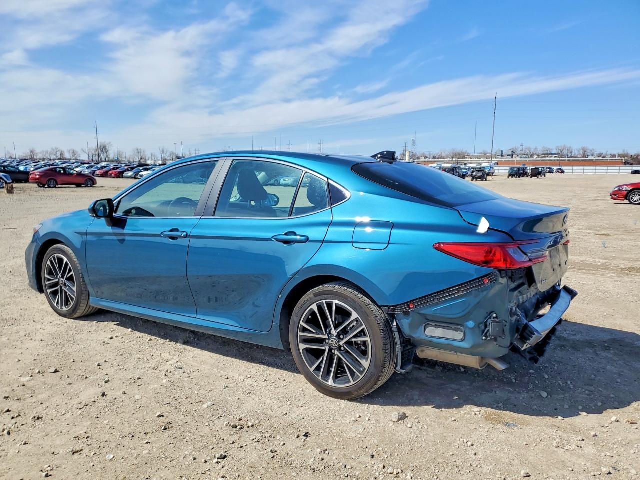 2025 Toyota Camry Xle - Фото 2