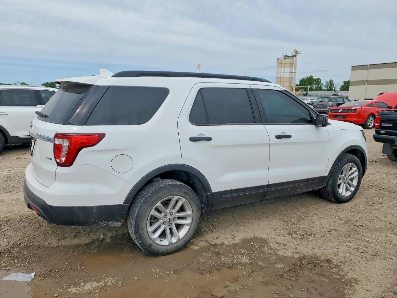 2016 Ford Explorer - Фото 3